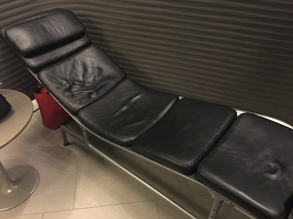 仮眠スペースの椅子